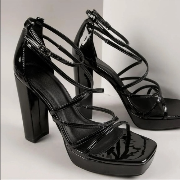 Chunky Heels - Picture 2 of 3